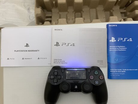 "Sony PS4 Dualshock 4" pultu