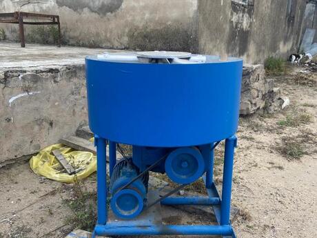 Beton qarışdıran 700L