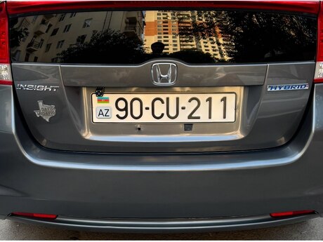 Avtomobil qeydiyyat nişanı - 90-CU-211