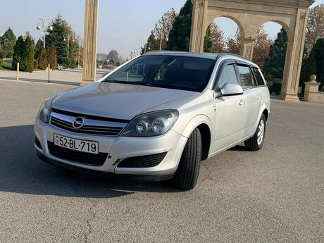 Opel Astra, 2010 il Opel Astra, 2010 il