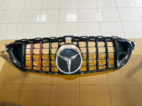 Mercedes W205 C-Class radiator barmaqlığı