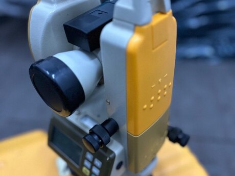 Leica nivelir