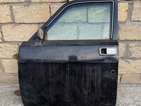 GAZ Volga sol qapısı