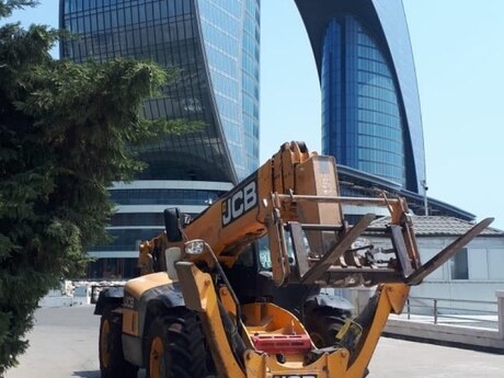 JCB, 2012 il