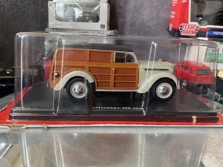 Коллекционная модель  Moskvich 400 422 Beige Wood 1946 