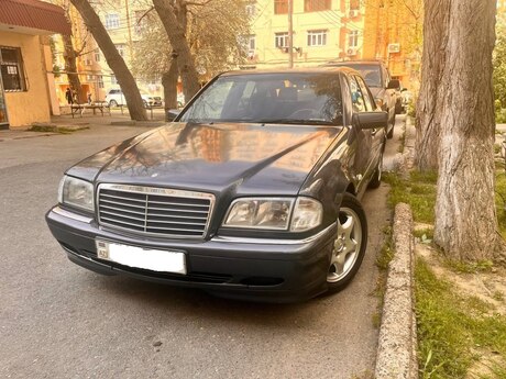 Mercedes C 240, 1999 il Mercedes C 240, 1999 il