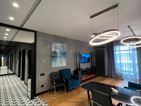 4 otaq · 147 m²