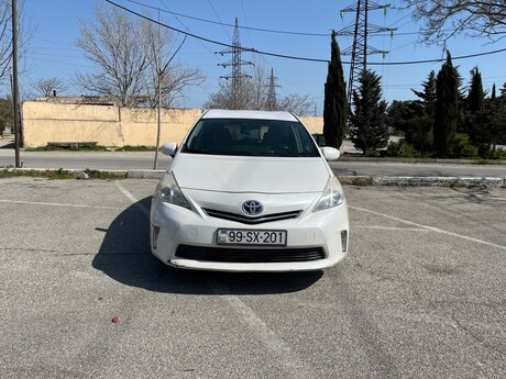 Toyota Prius V, 2011 il