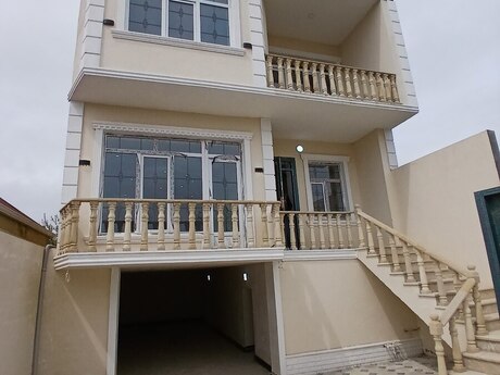 6 otaq · 220 m²