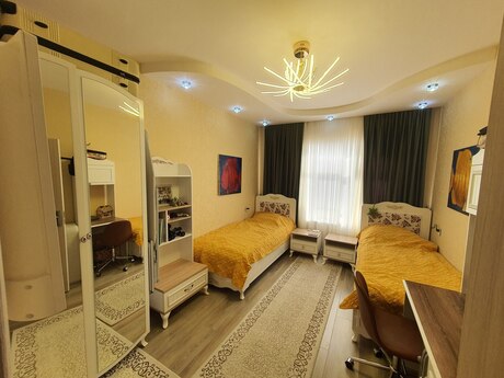 7-ci mikrorayonda 3 otaqlı köhnə tikili mənzil kirayə verilir, 90 m², 900 AZN/ay, şəkil 2 / 12