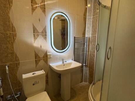 28 Mayda 2 otaqlı köhnə tikili mənzil satılır, 70 m², 175 000 AZN, şəkil 4 / 7