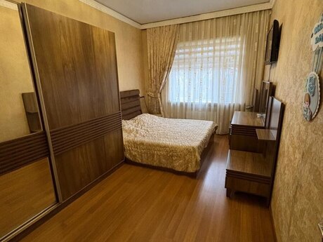28 Mayda 2 otaqlı köhnə tikili mənzil satılır, 70 m², 175 000 AZN, şəkil 2 / 7