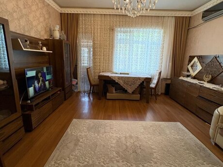 28 Mayda 2 otaqlı köhnə tikili mənzil satılır, 70 m², 175 000 AZN, şəkil 5 / 7