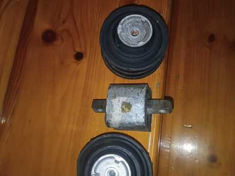 Mercedes 2.2 mühərrik yastıqları Mercedes 2.2 mühərrik yastıqları