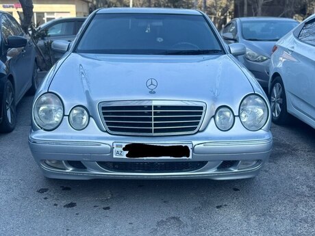 Mercedes E 220, 2002 il