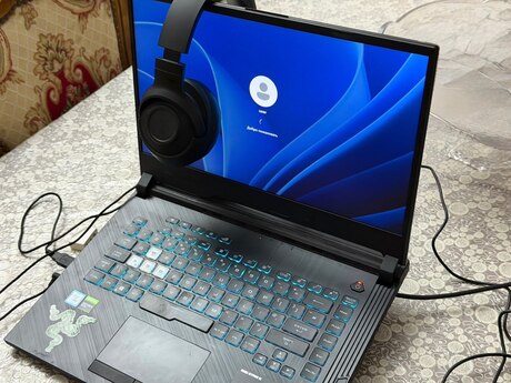 Noutbuk Asus