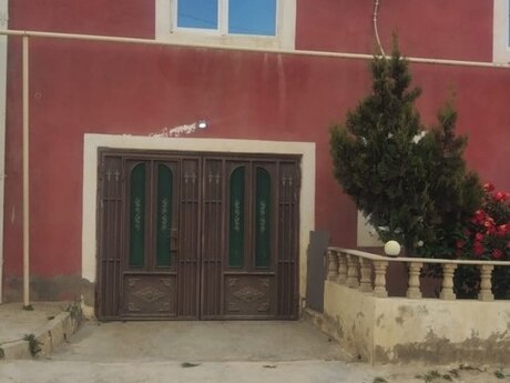 6 otaqlı ev, 200 m², Qobu, 110 000 AZN