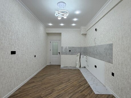 Qurtuluş 93 kompleksində 3 otaqlı yeni tikili mənzil satılır, 54 m², 84 000 AZN, şəkil 2 / 10