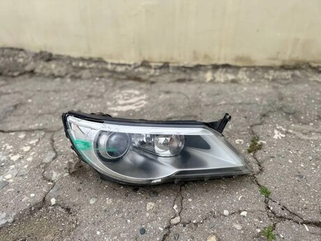 Volkswagen Tiguan sağ farası