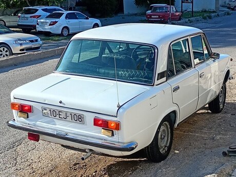 LADA (VAZ) 21013, 1986 il