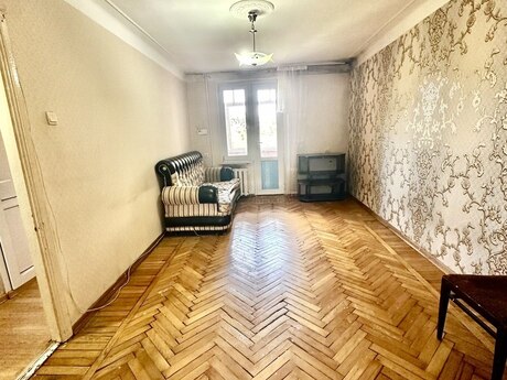 2-otaqlı mənzil, Qara Qarayev m., 42 m²