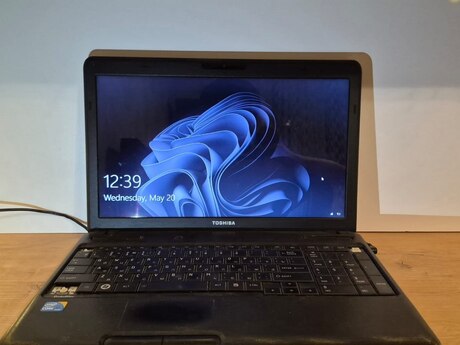 Noutbuk Toshiba Satellite Core i3