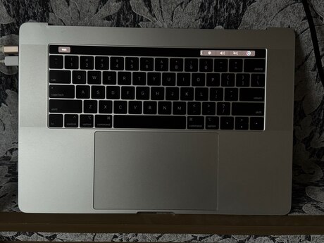 Apple MacBook Pro A1990 16GB/256GB Apple MacBook Pro A1990 16GB/256GB