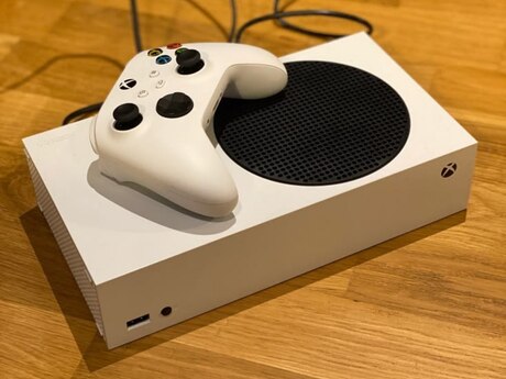 Xbox Series S 512GB 2 Pult ilə (Ağ və Sarı)