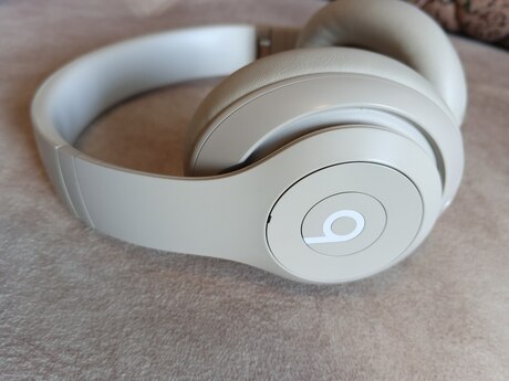 Beats Studio Pro (model: A2924)