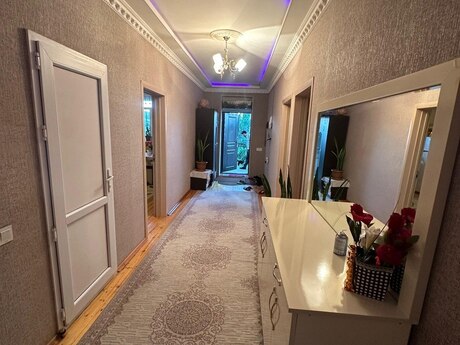 4-комн. · 300 m²