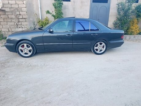 Mercedes E 320, 2000 il