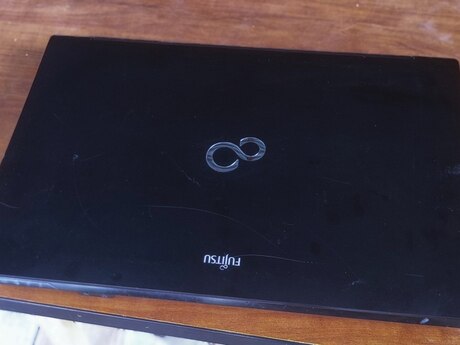  Fujitsu Lifebook AH532