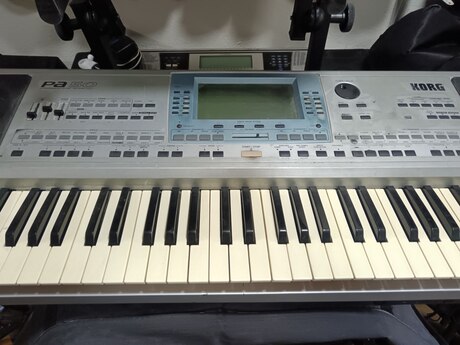Sintezator Korg pa 50