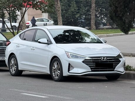 Hyundai Elantra, 2018 il