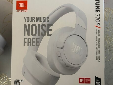 Qulaqlıq JBL Tune 770NC 