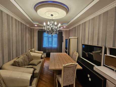 Azadlıq Prospektidə 3 otaqlı köhnə tikili mənzil kirayə verilir, 90 m², 800 AZN/ay, şəkil 3 / 12