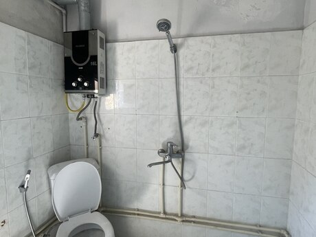 Gənclikdə 1 otaqlı köhnə tikili mənzil kirayə verilir, 15 m², 250 AZN/ay, şəkil 2 / 5