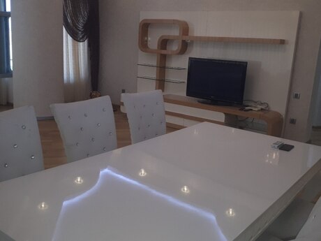 3-otaqlı yeni tikili kirayə verilir, 28 May m., 120 m²