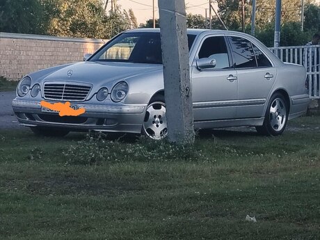 Mercedes E 320, 2000 il