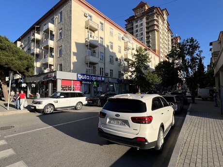 2-otaqlı mənzil, Q.Qarayev m., 70 m²