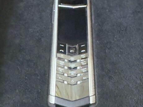 Vertu Signature S Design Clous de Paris 4GB