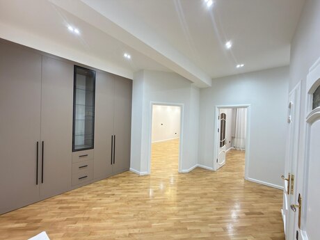 3-otaqlı yeni tikili, H. Aslanov m., 148 m² 3-otaqlı yeni tikili, H. Aslanov m., 148 m²
