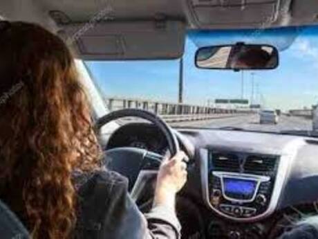 Xanımlar üçün maşın sürme təlımı