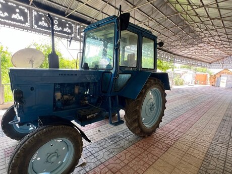 Traktor pressbağlayan
