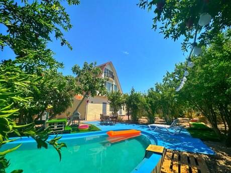 Bağ evi kirayə verilir, Hövsan qəs. Bağ evi kirayə verilir, Hövsan qəs.