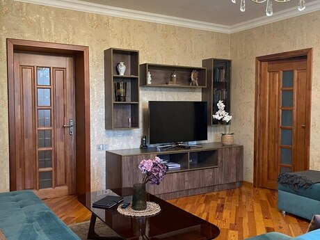 4-otaqlı mənzil kirayə verilir, Sumqayıt ş., 95 m²