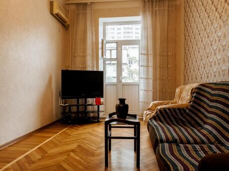 2-otaqlı mənzil kirayə verilir, 28 May m., 60 m²