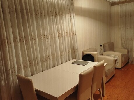 3-otaqlı mənzil kirayə verilir, Yusif Səfərov 5 küç., 100 m²