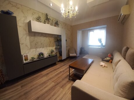 4-комн. · 85 m² · 4/5 этаж, Azadlıq Prospekti