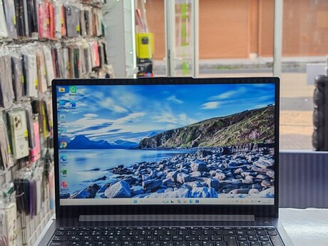 Lenovo IdeaPad Slim 3 15IAU8